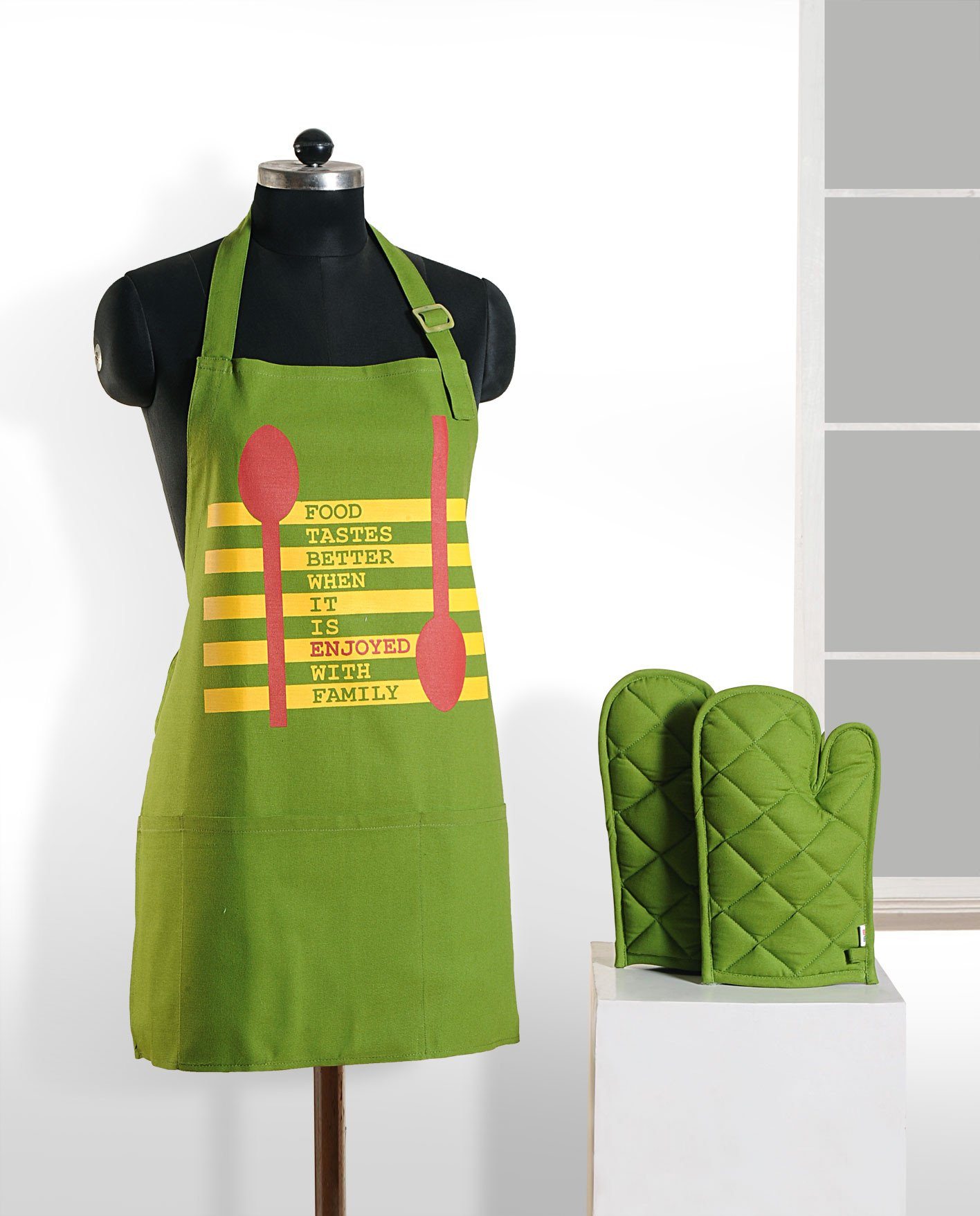 GREEN GRAFFITI APRON AND GLOVES - Flickdeal.co.nz