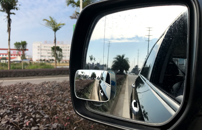 Borderless blind mirror