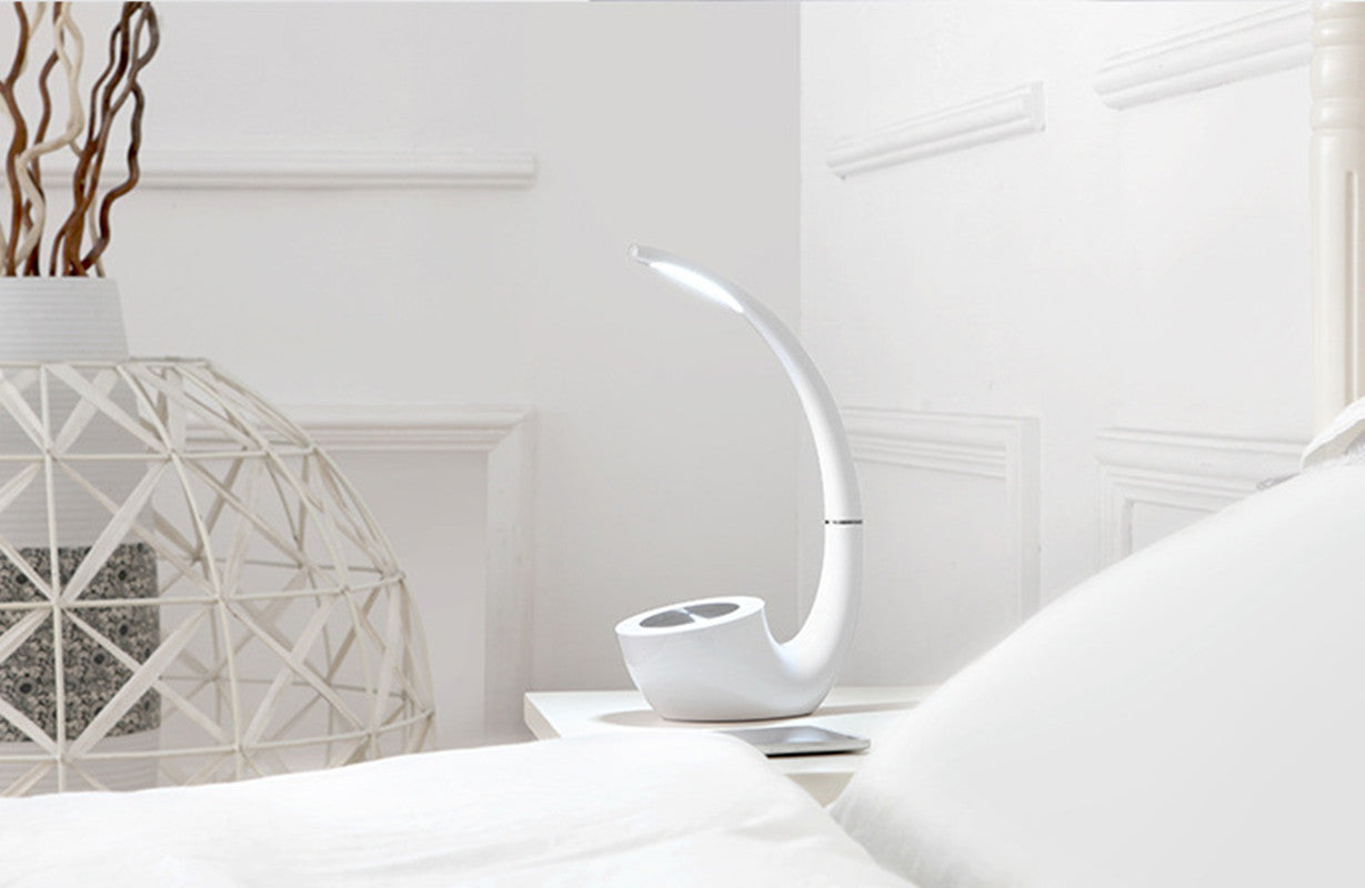 Wireless desk lamp