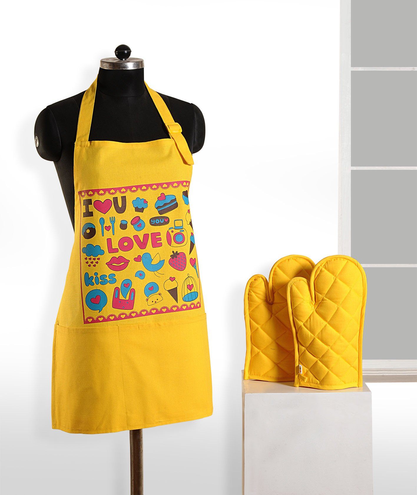 YELLOW LOVE APRON AND GLOVES - Flickdeal.co.nz